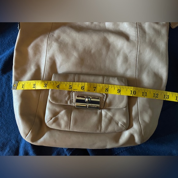 Coach Kristin Hobo Bag with Soft Leather and front pocket and removable strap - Picture 10 of 16